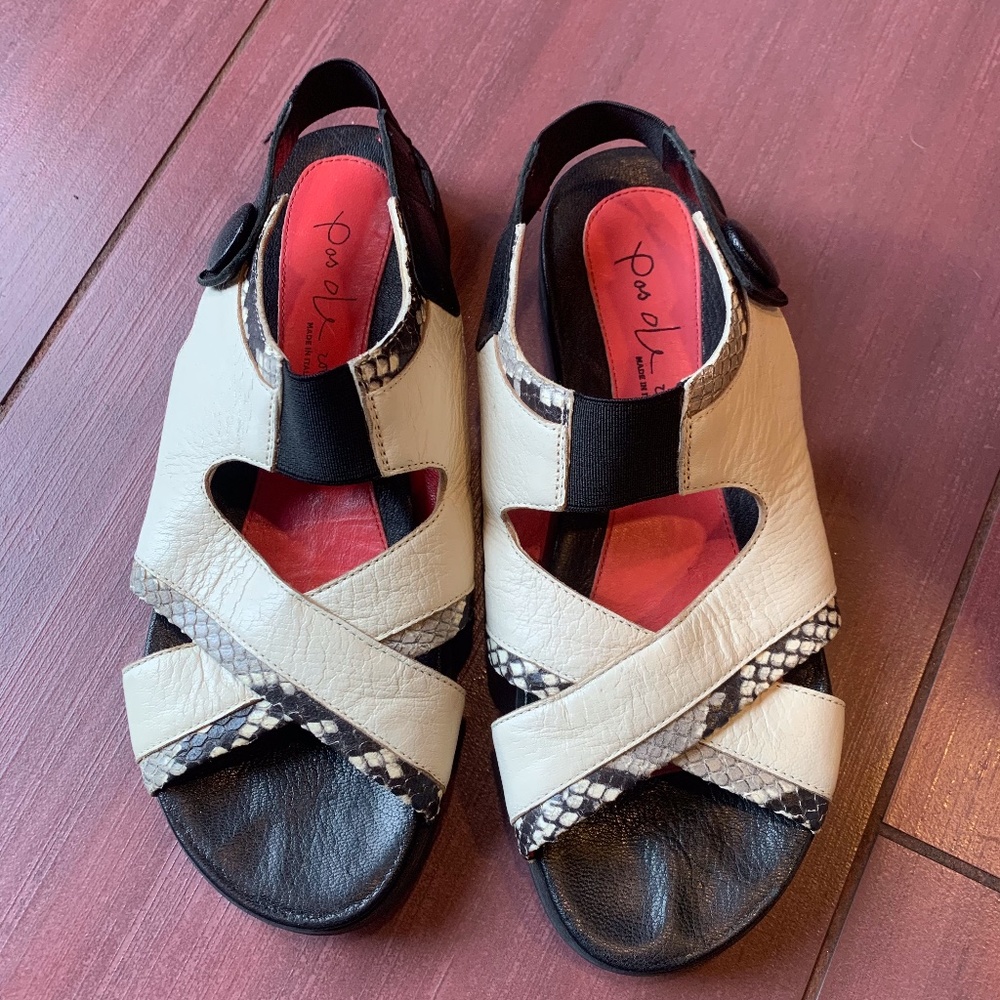 Pas de Rouge criss cross sandal